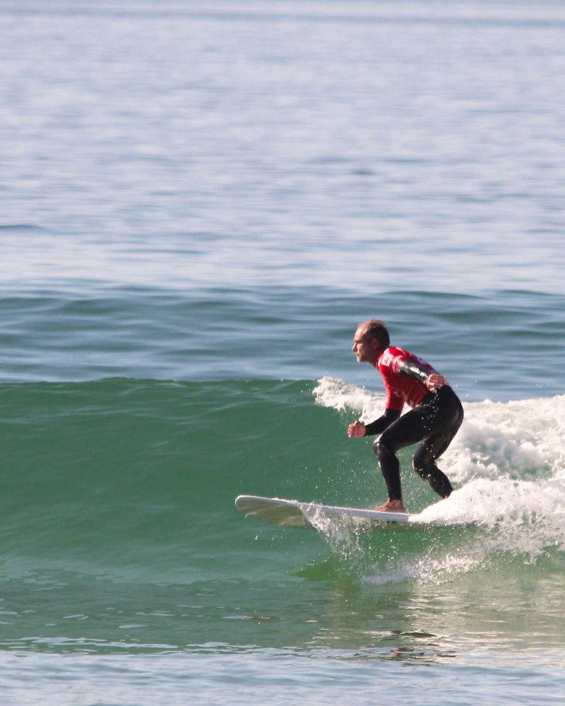 salon TV du surf camp Capbreton WASA fauteuils et planches décorative