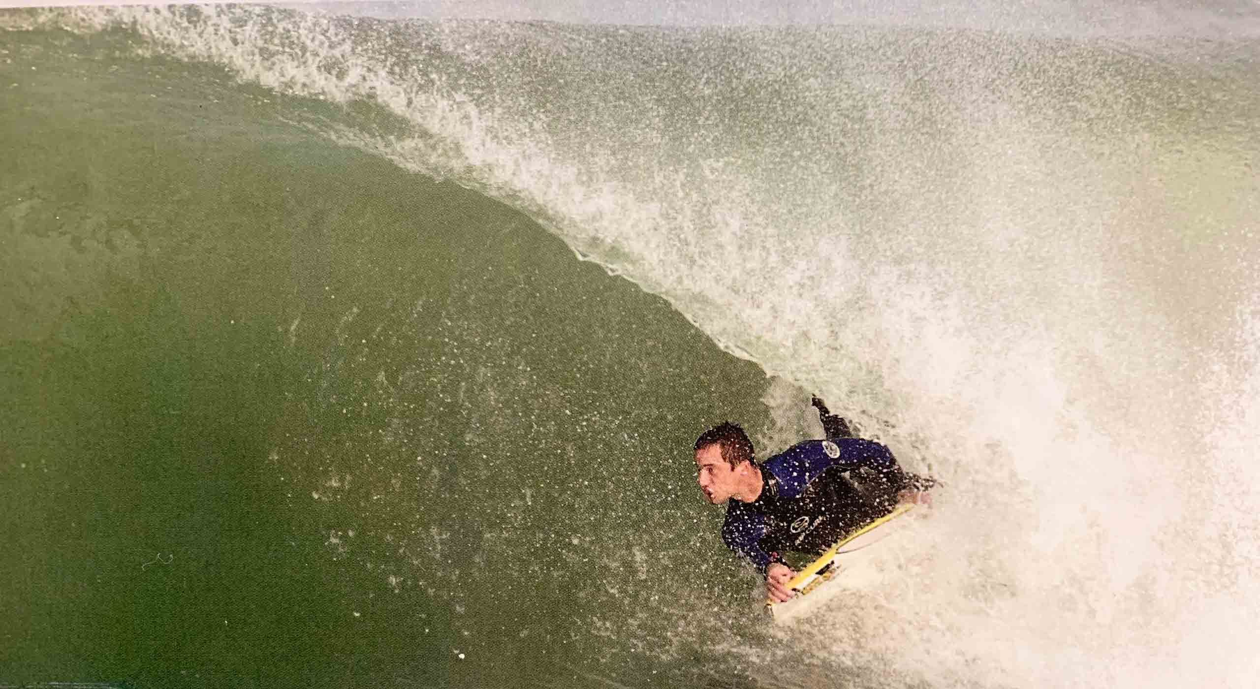 coach Franck en action dans le tube en bodyboard durant un stage de bodyboard à capbreton